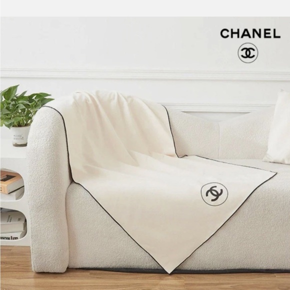 Chanel Beaute GWP throw blanket - Picture 1 of 17